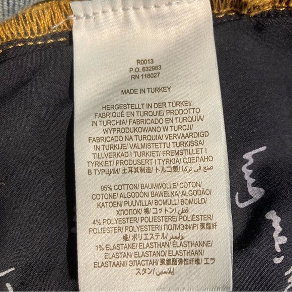 Boden High-Waisted Button-Up Jeans with Belt - Picture 12 of 16